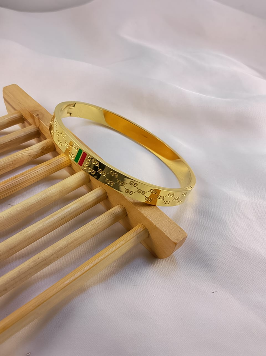 New Elegant Design Gold Color Cuffed Bangle