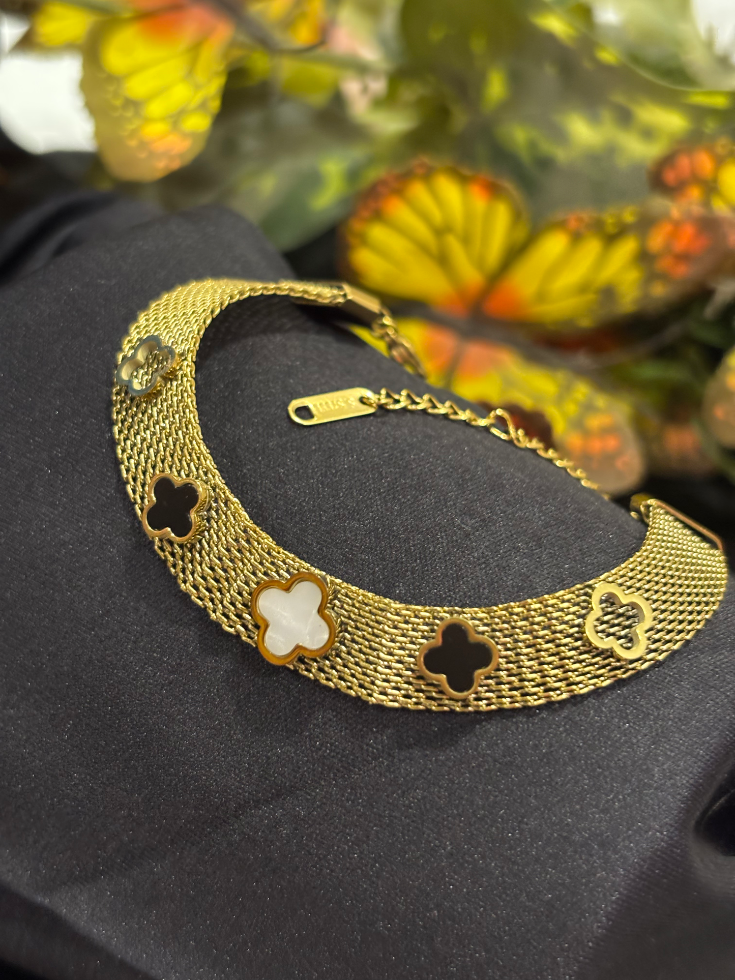 New Elegant Design Pearl Shell With Gold Color Chain Bracelet