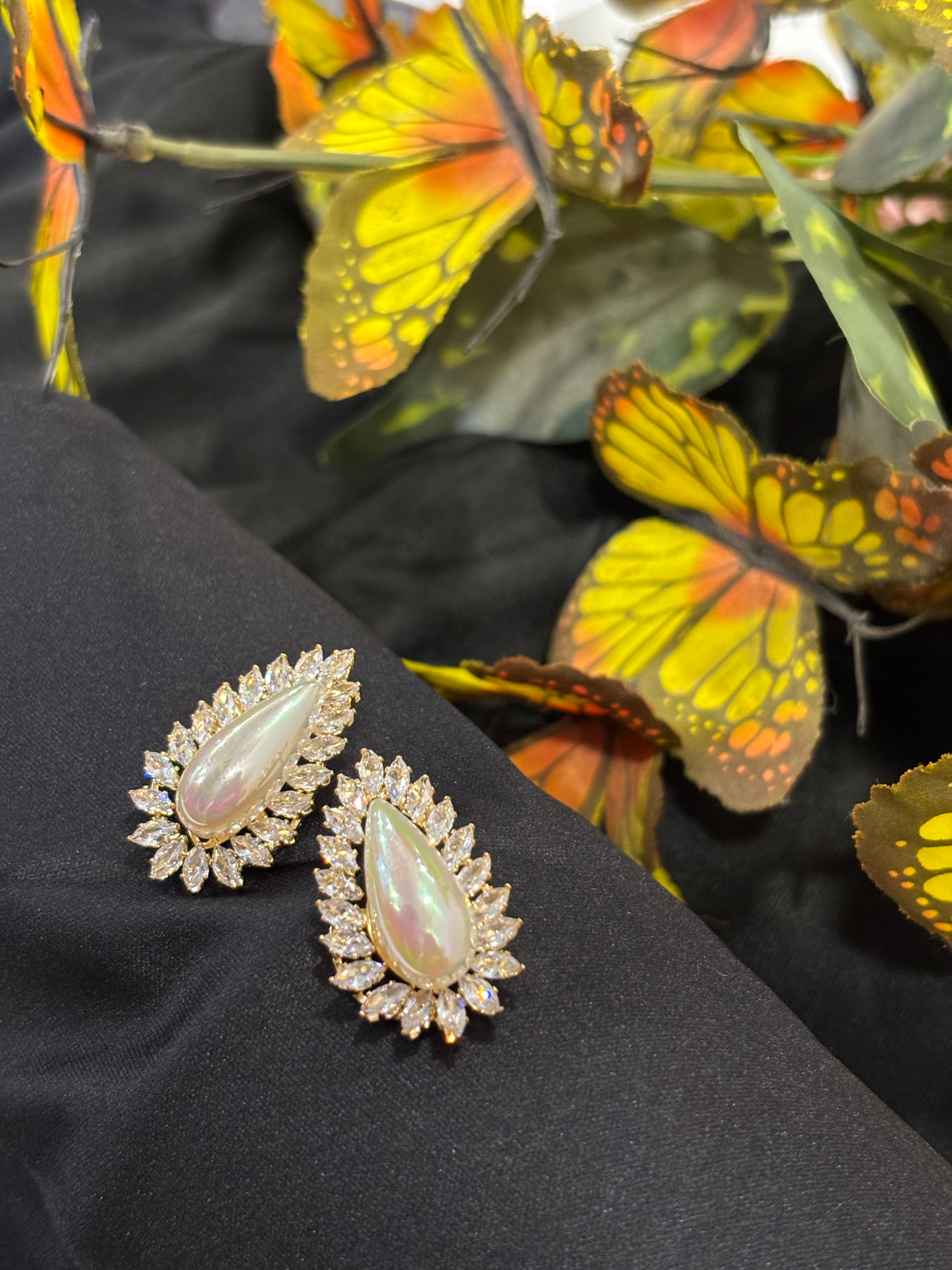 New Elegant Luxury Design Water Drop Pearl & Zircon Earrings