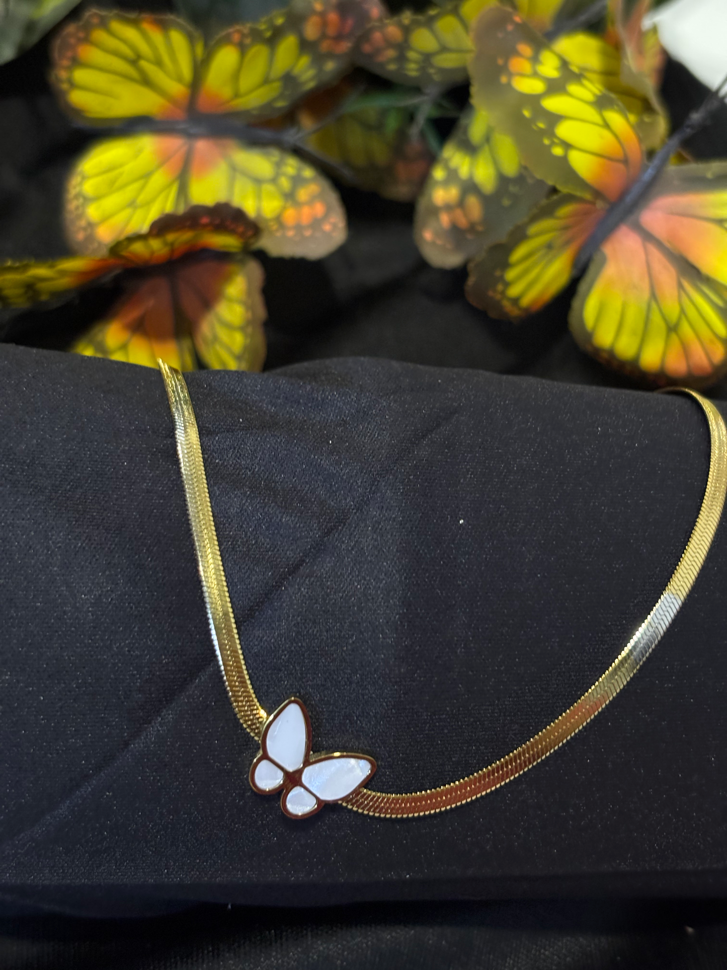 New Elegant Design Butterfly Shape With Pearl Shell Gold Color Pendant