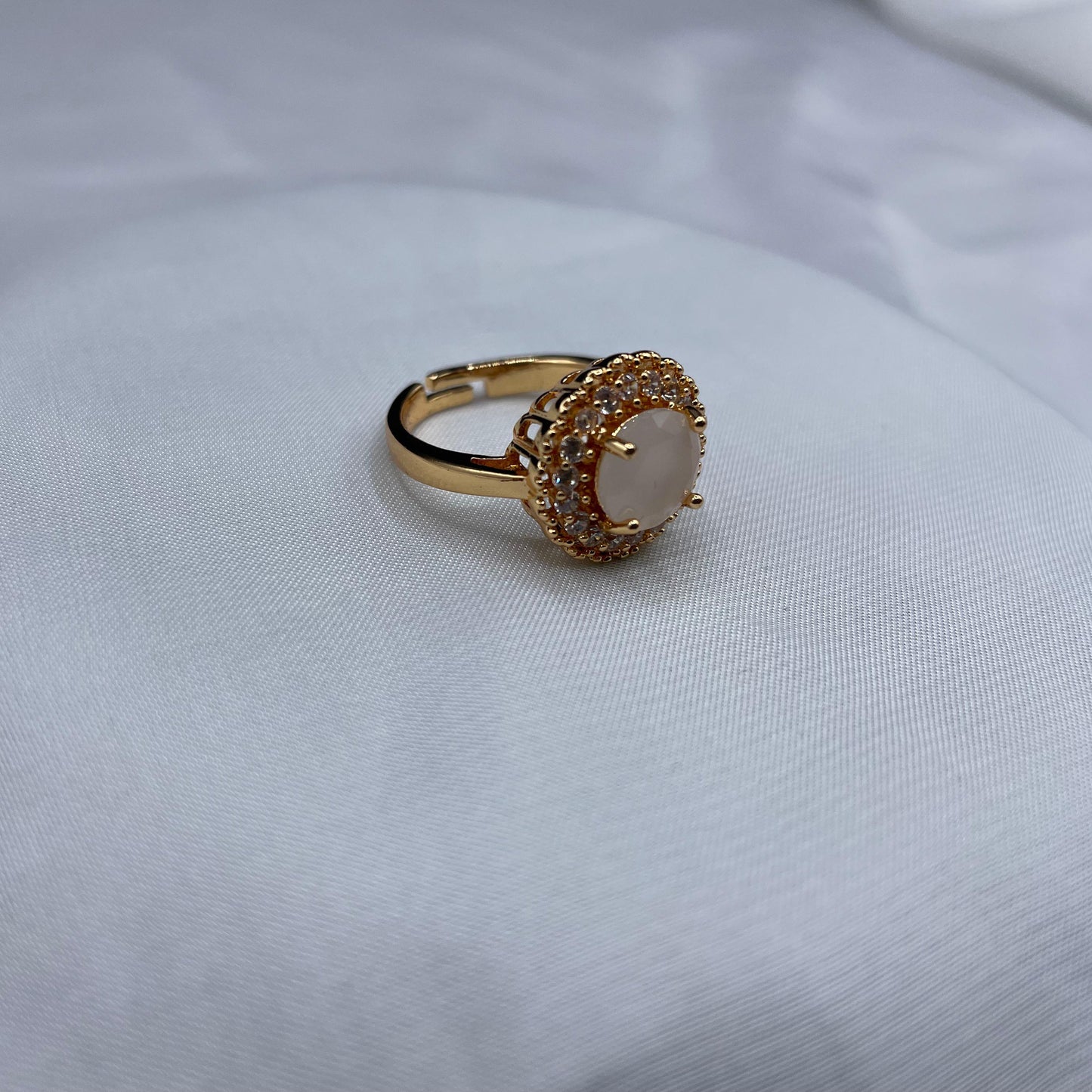 New Elegant Luxury Design Round Shape Gold Colour With Zircon Stone Adjustable Ring