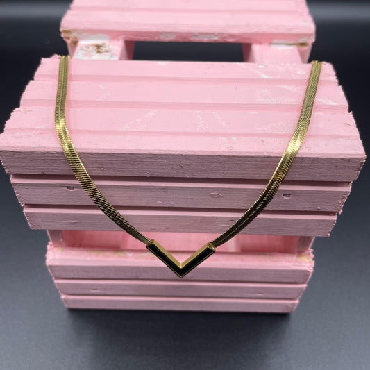 Gold Elegant Design V Shape Blade Chain Pendant