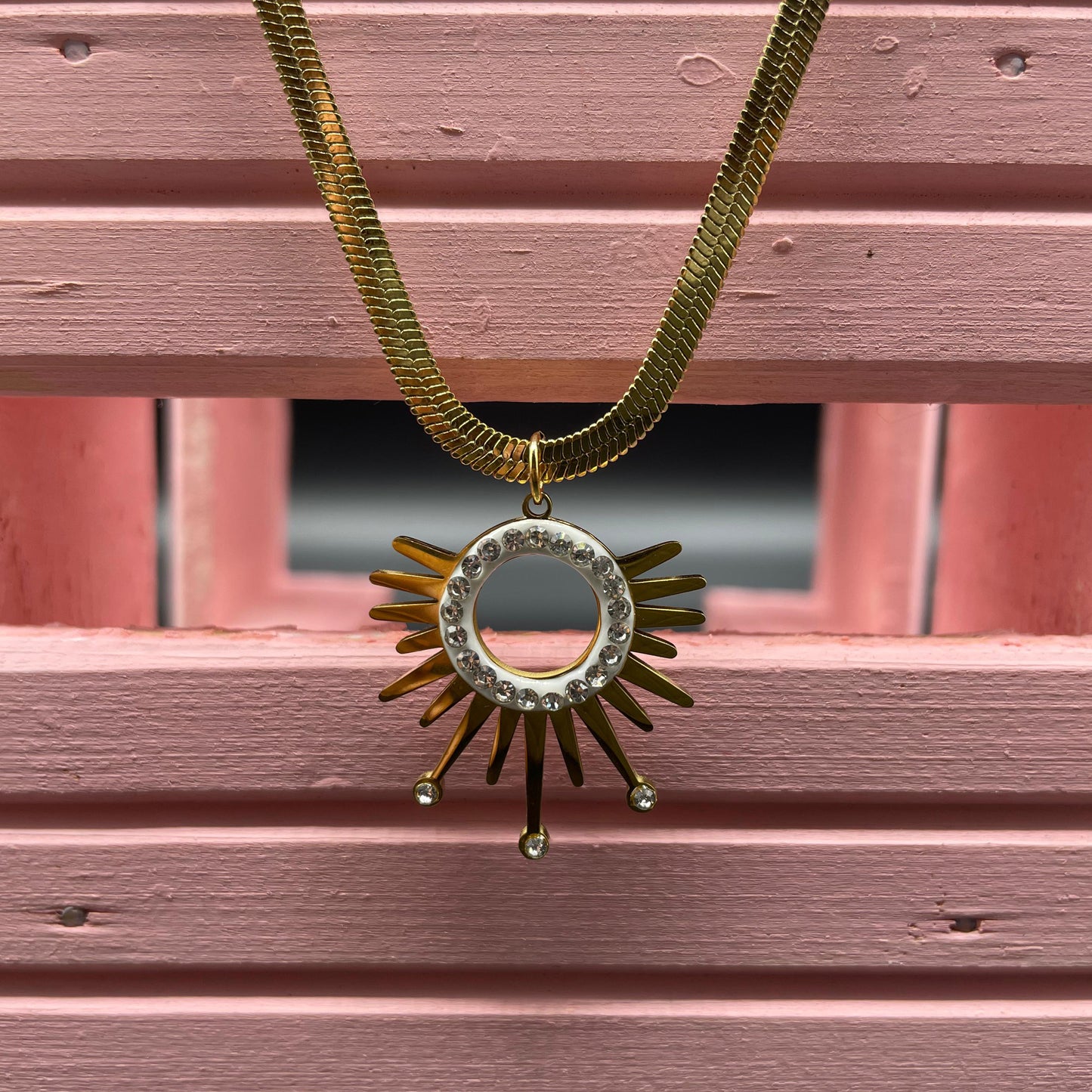 Luxury Gold Sun Shaped Blade Chain Pendant
