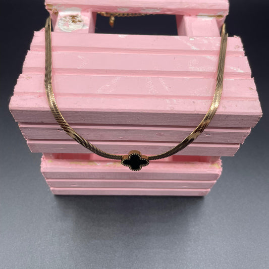 Elegant Rose Gold Four Leaf Cover Shaped Blade Chain Pendant