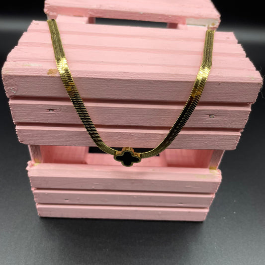 New Luxury Gold Collar With Four Leaf Clover Shaped Blade Chain Pendant