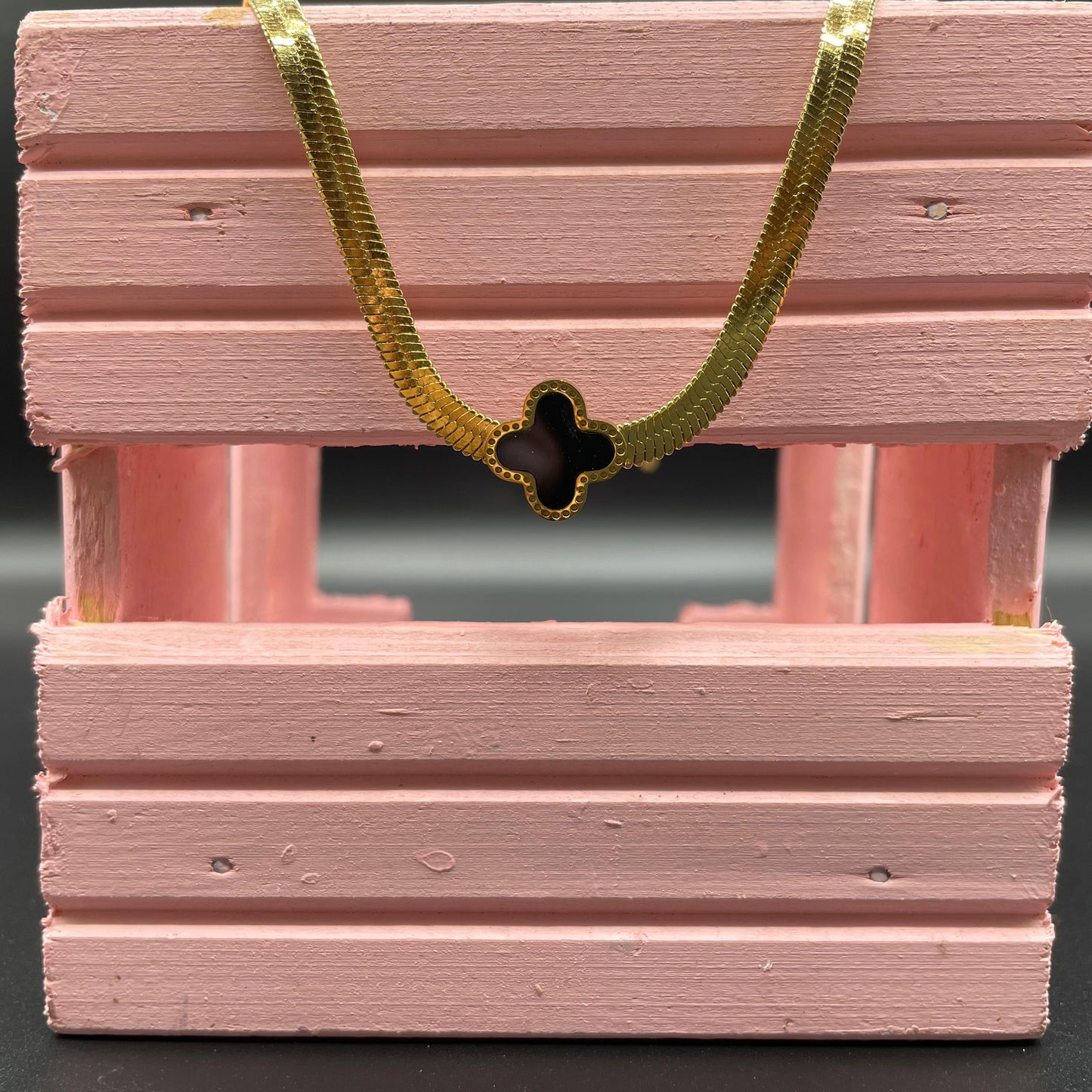 New Luxury Gold Collar With Four Leaf Clover Shaped Blade Chain Pendant