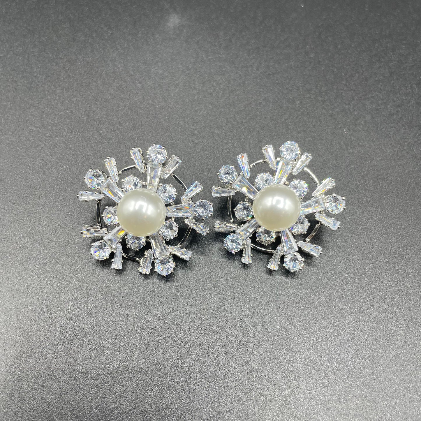 Silver & Gold Elegant Snow Flake Style Zircon Pearl Earring