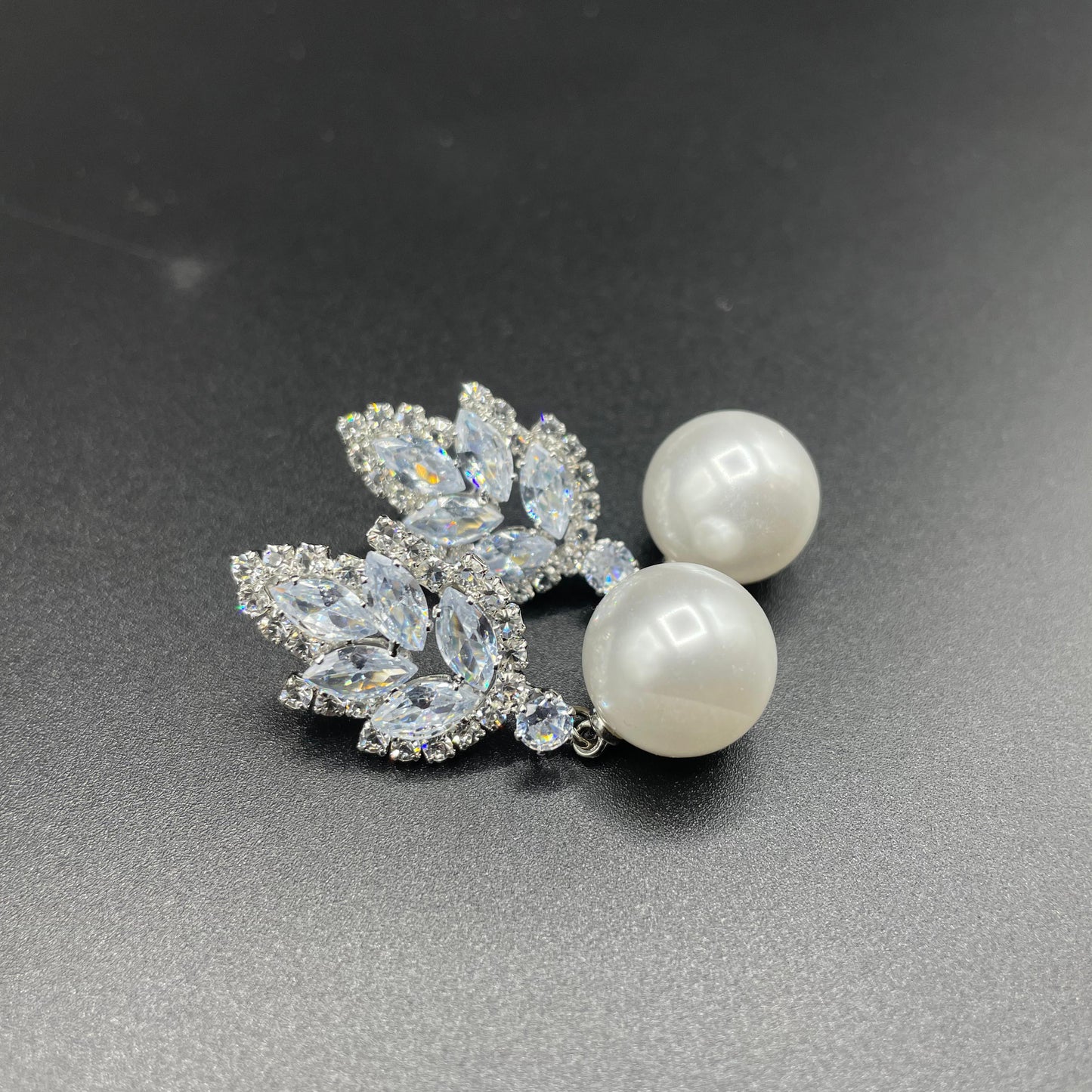 Elegant Luxury Gold Silver Leaf Shape Pearl Zircon Earring