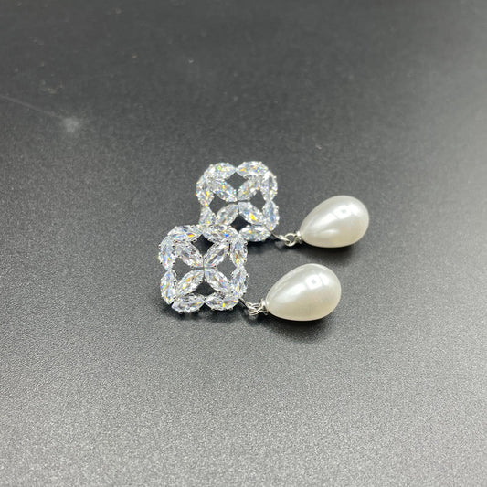 Elegant Gold Silver Four Leaf Clover Shape Zircon Water Drop Pearl Earring