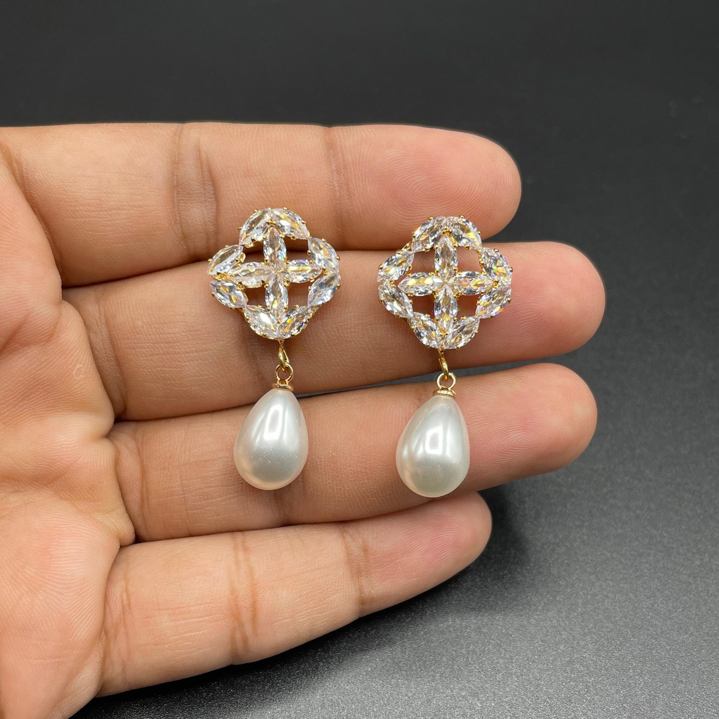 Elegant Gold Silver Four Leaf Clover Shape Zircon Water Drop Pearl Earring