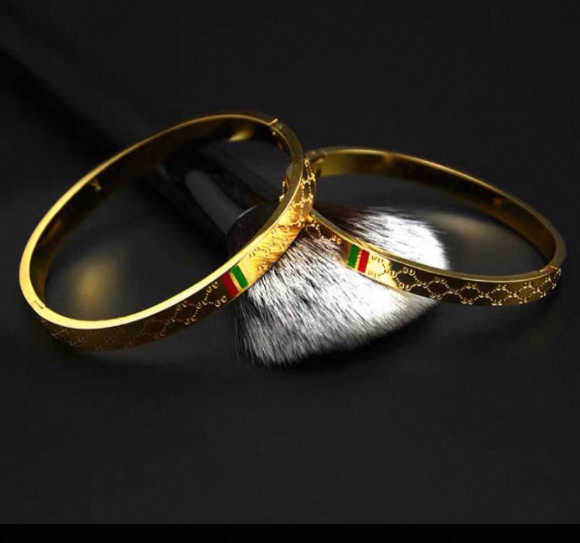 New Elegant Design Gold Color Cuffed Bangle
