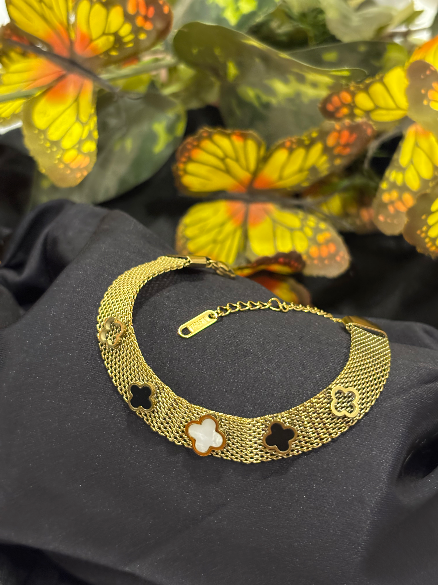 New Elegant Design Pearl Shell With Gold Color Chain Bracelet