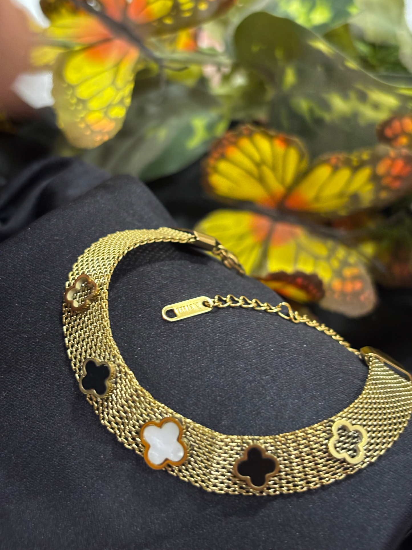 New Elegant Design Pearl Shell With Gold Color Chain Bracelet