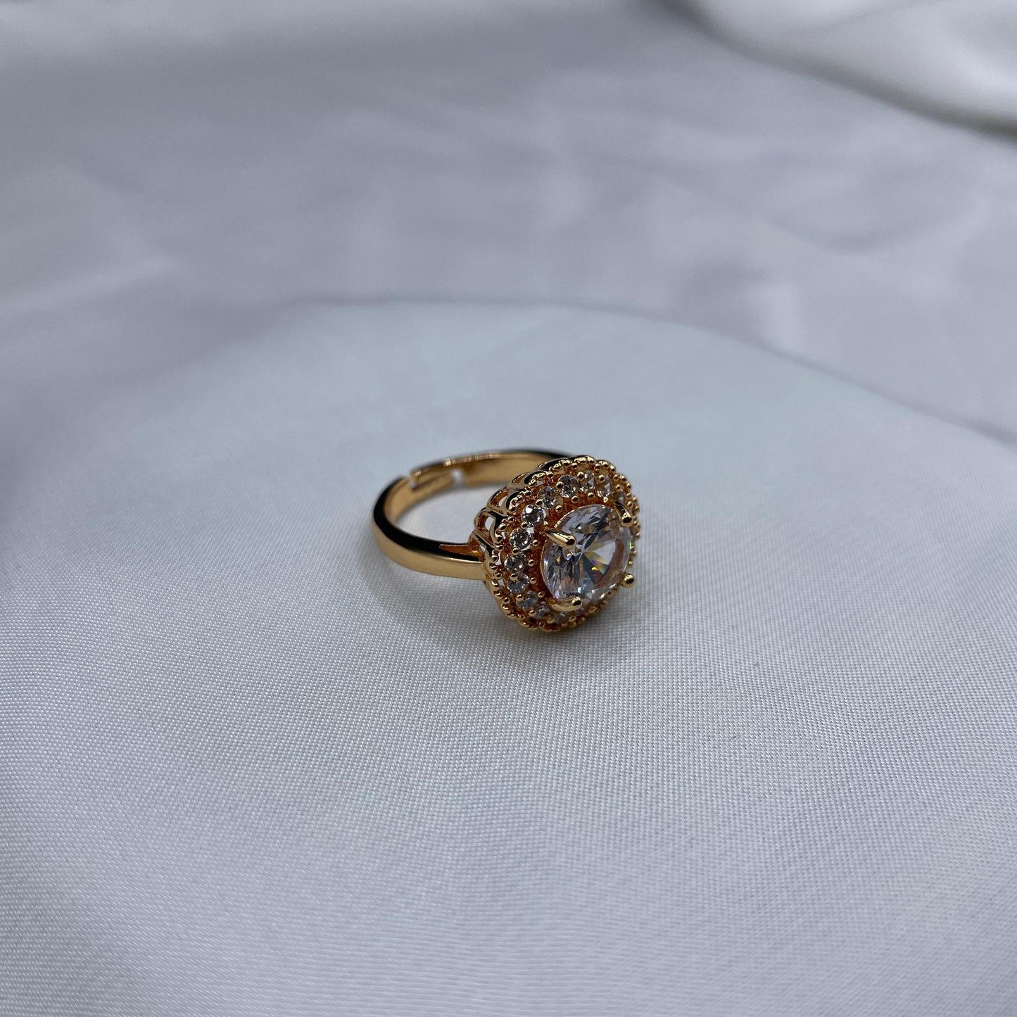New Elegant Luxury Design Round Shape Gold Colour With Zircon Stone Adjustable Ring