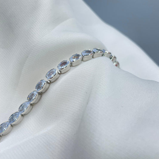 New Luxury Design Oval Shape With White Zircon Stone Bracelet