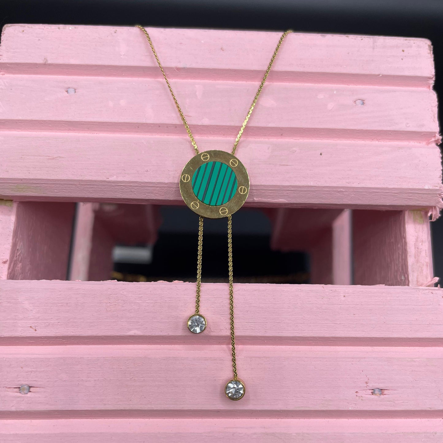 Gold Luxury Design Round Shape Pearl Pendant