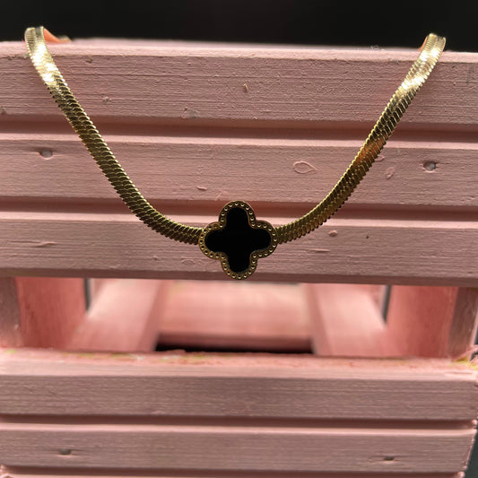 Elegant Rose Gold Four Leaf Cover Shaped Blade Chain Pendant