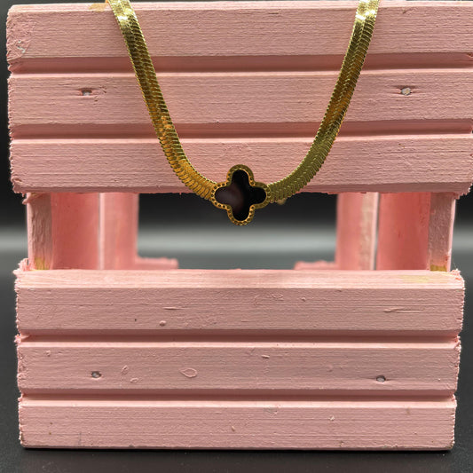 New Luxury Gold Collar With Four Leaf Clover Shaped Blade Chain Pendant