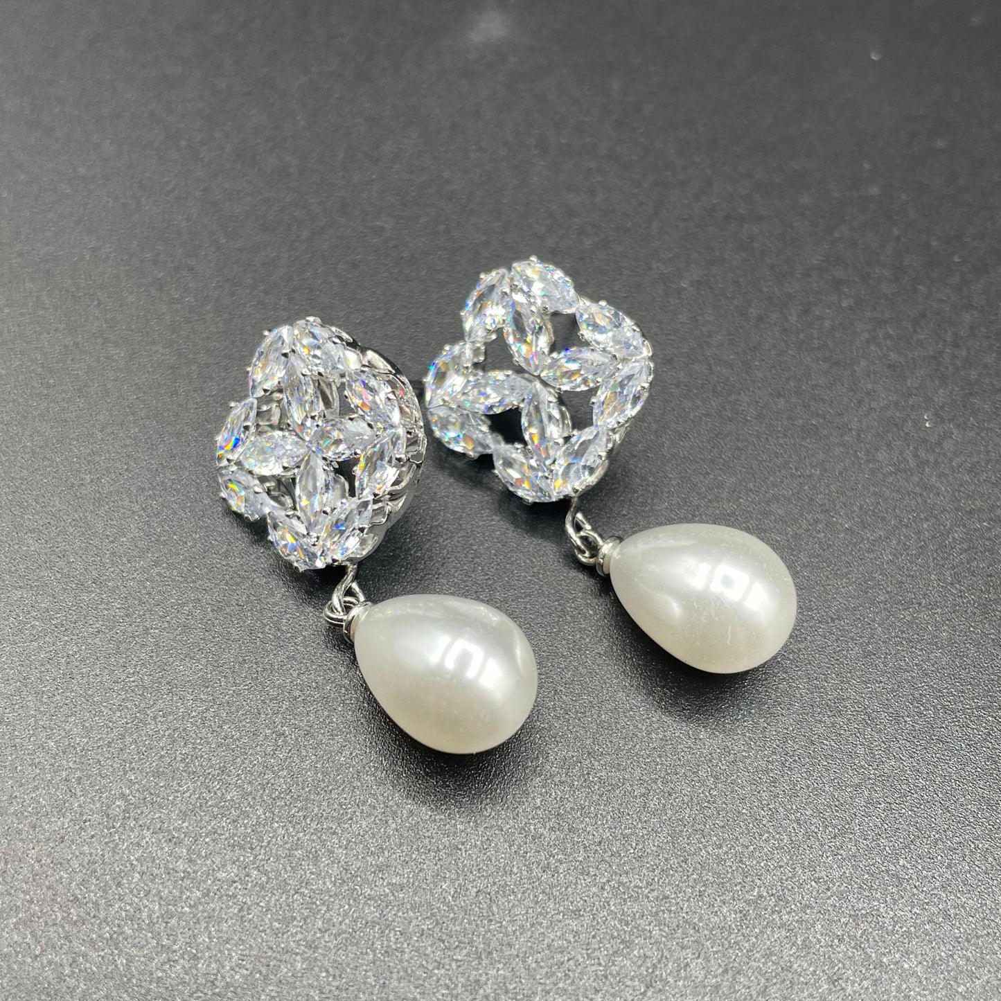 Elegant Gold Silver Four Leaf Clover Shape Zircon Water Drop Pearl Earring